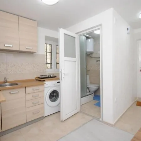 Victoria Apartment *