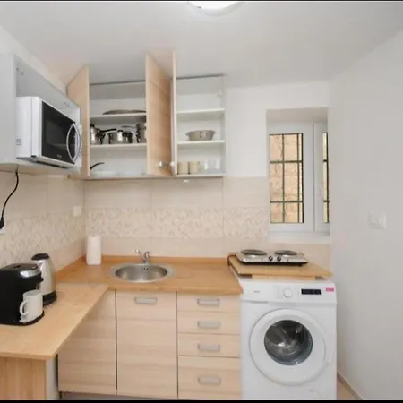Victoria Apartment *
